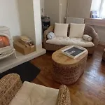 Chaleureuse Maison Entierement Renovee