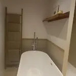 Chaleureuse Maison Entierement Renovee