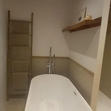 Chaleureuse Maison Entierement Renovee